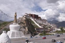 西藏布达拉宫导游词2篇